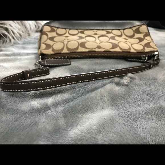 Coach bag - Like new - AUTHENTIC and Really cute - Picture 2 of 4